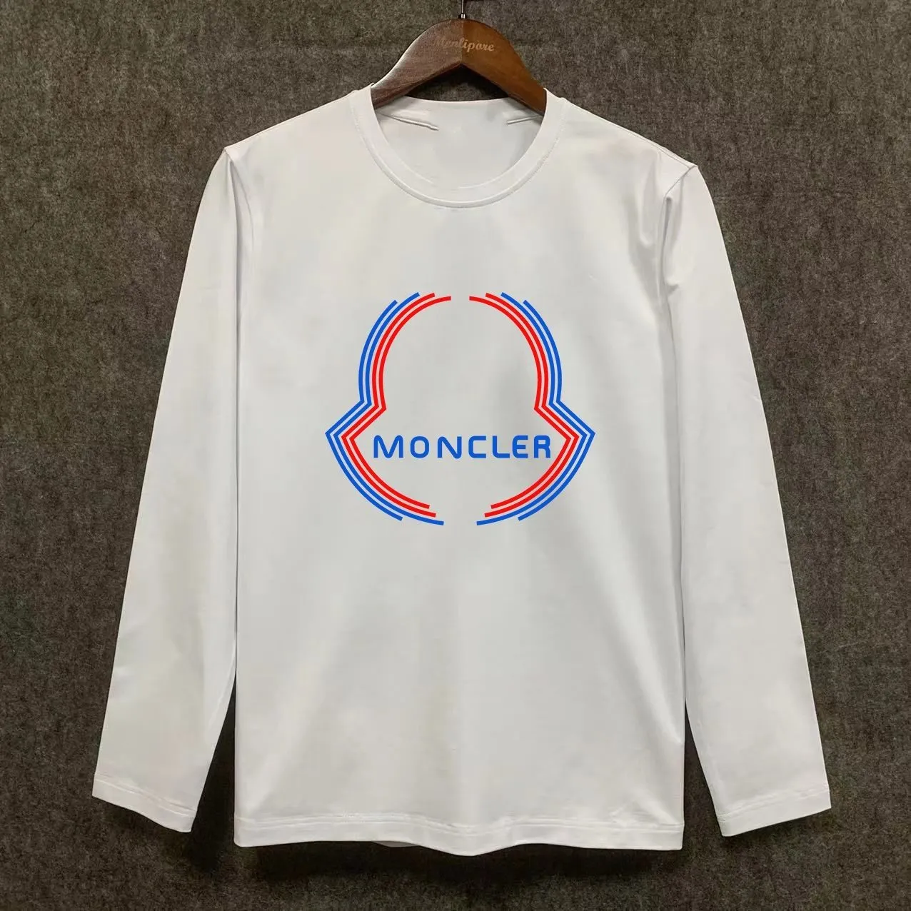 人気上昇中 ラウンドネック トレンド 着心地良い 合わせやすい 長袖 Tシャツ