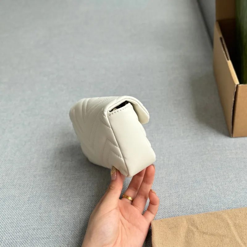大注目 おすすめ 気質満点 トレンド チェーン 羊革 マグネット ショルダーバッグ