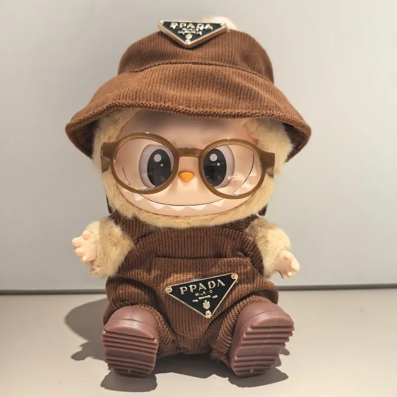 目立つ 質感のいい おしゃれ キュート 4点セット labubuぬいぐるみペンダント 服