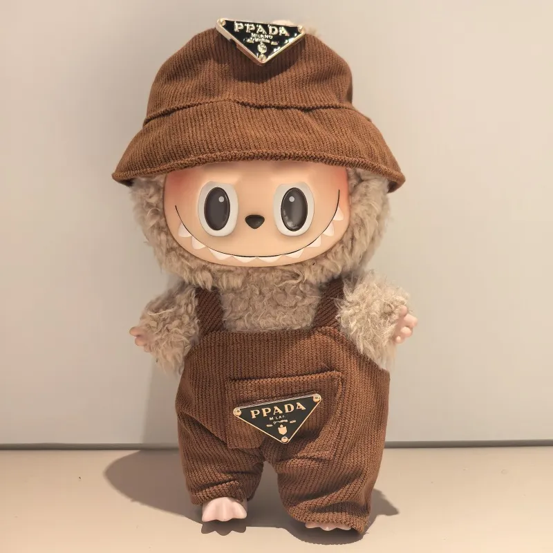 目立つ 質感のいい おしゃれ キュート 4点セット labubuぬいぐるみペンダント 服