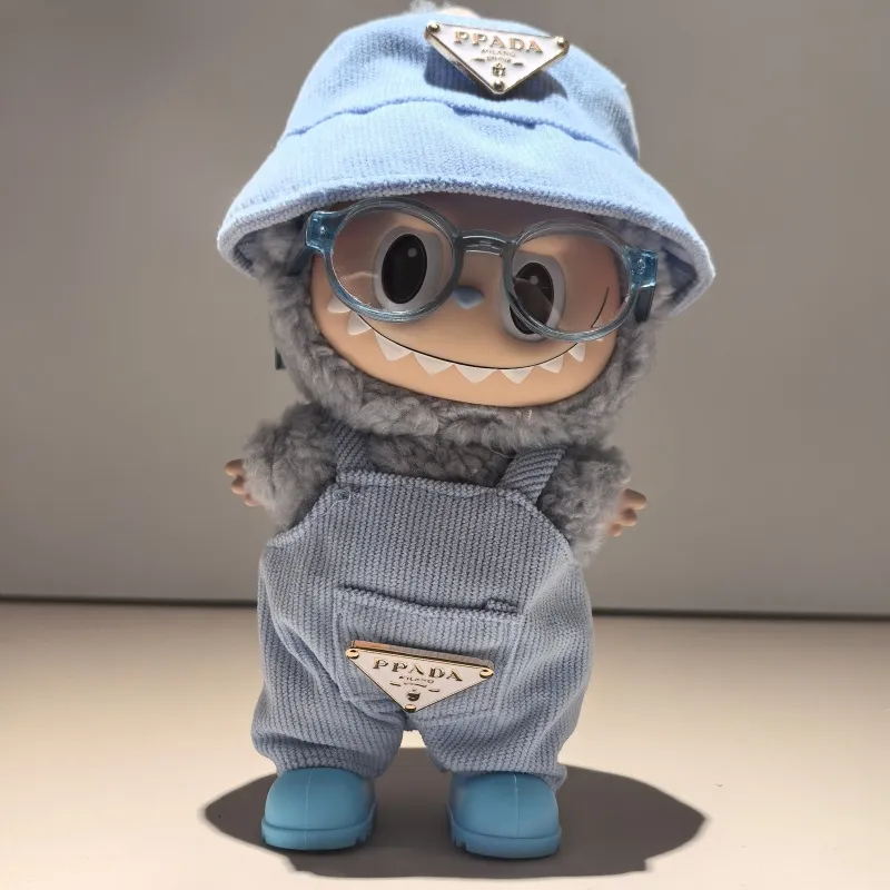 目立つ 質感のいい おしゃれ キュート 4点セット labubuぬいぐるみペンダント 服