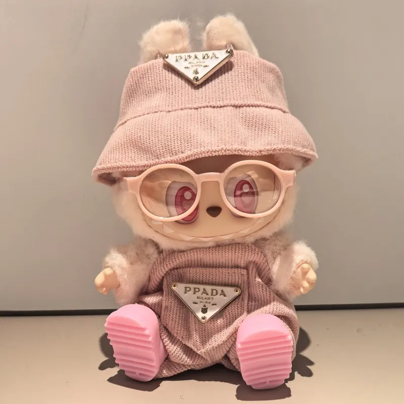 目立つ 質感のいい おしゃれ キュート 4点セット labubuぬいぐるみペンダント 服