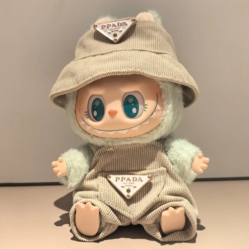 目立つ 質感のいい おしゃれ キュート 4点セット labubuぬいぐるみペンダント 服