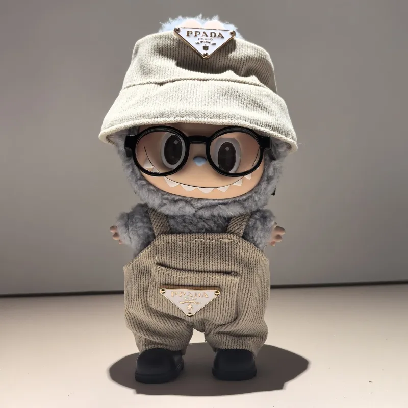 目立つ 質感のいい おしゃれ キュート 4点セット labubuぬいぐるみペンダント 服