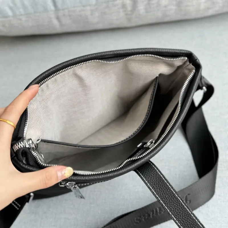 大注目ファッション  シンプル 高品質 使いやすい 便利な 収納力抜群 ショルダーバッグ